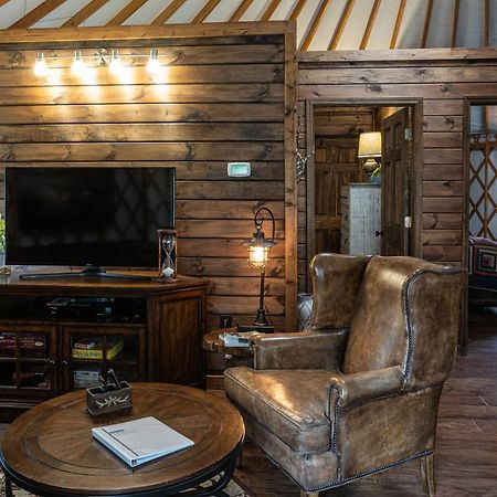 Staynantahala - Smoky Mountain Cabins And Luxury Yurts Aquone Eksteriør billede